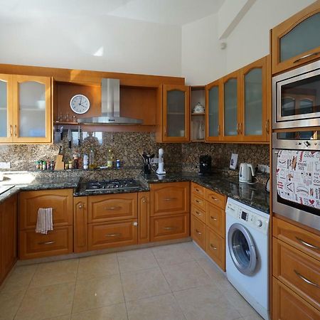 Unforgettable Family Escape - Cliffside Villa With Panoramic Sea Views And Kid-Friendly Private Pool Pissouri Eksteriør billede