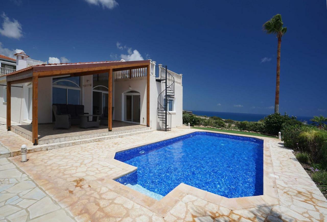 Unforgettable Family Escape - Cliffside Villa With Panoramic Sea Views And Kid-Friendly Private Pool Pissouri Eksteriør billede