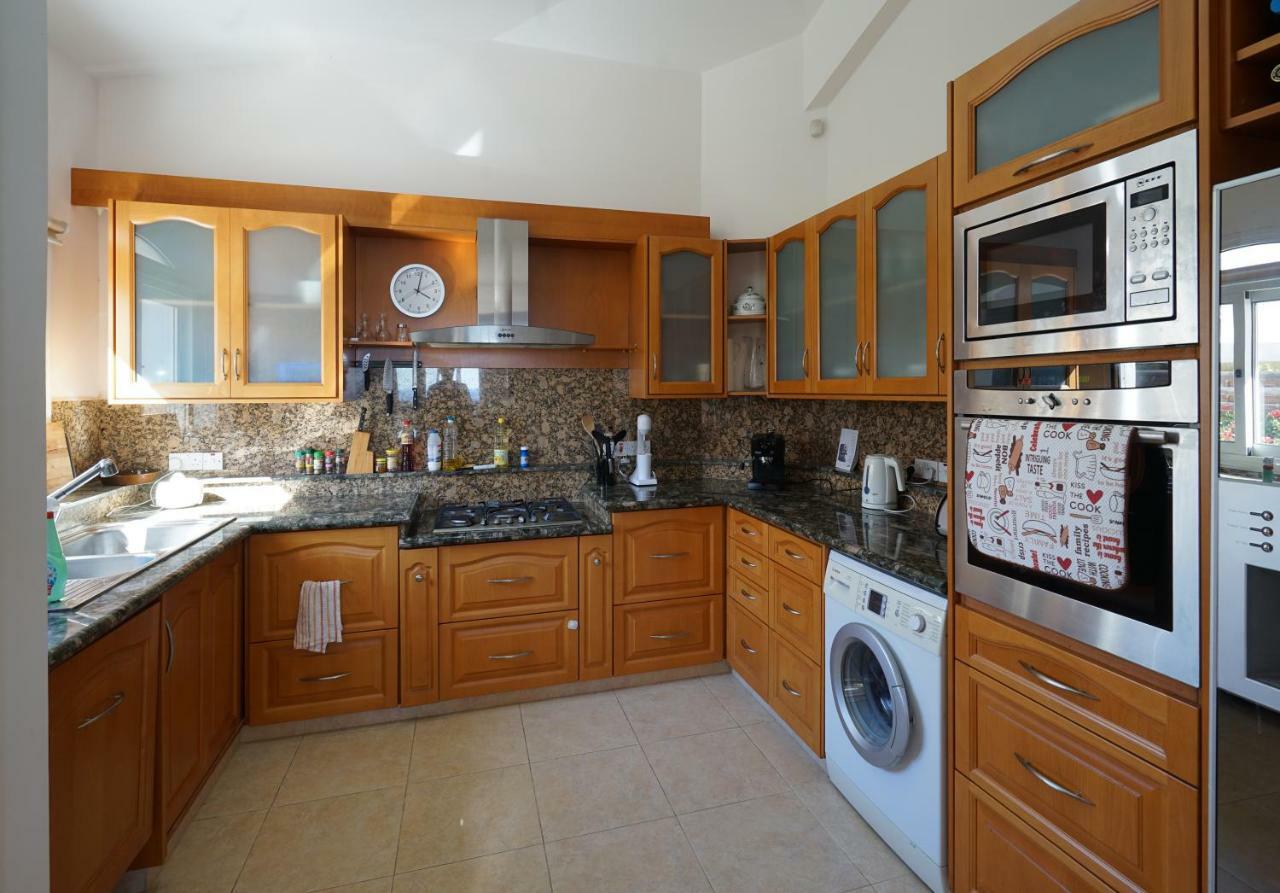 Unforgettable Family Escape - Cliffside Villa With Panoramic Sea Views And Kid-Friendly Private Pool Pissouri Eksteriør billede