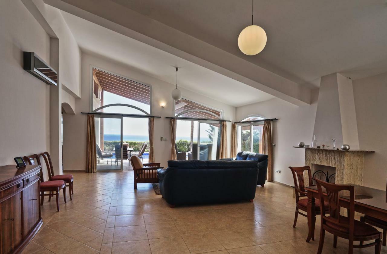 Unforgettable Family Escape - Cliffside Villa With Panoramic Sea Views And Kid-Friendly Private Pool Pissouri Eksteriør billede
